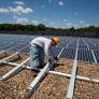 El país que fabrica casi todos los paneles solares del mundo cambia las reglas: eficiencia mínima del 23% para poder venderse