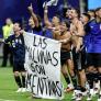 El 'tercer gol' de Argentina a Inglaterra: a pie de pancarta, reclamando las Malvinas
