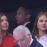 Sorpresa mayúscula al ver quién está justo debajo de la princesa Leonor y de la infanta Sofía: sí, es él