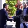 Lo que hace Borja Iglesias en el saludo a Pedro Sánchez también llama poderosamente la atención