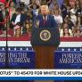 Lo que hace este hombre mientras habla Donald Trump da la vuelta al mundo
