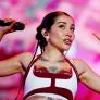 La argentina María Becerra saca la bandera de su país en un concierto en España: lo que ocurre genera miles de comentarios