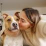 Se despide de su perro, dona su caseta al refugio y recibe un regalo que le llena el corazón