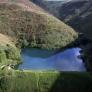 Los dueños de la 'laguna azul' viral prohíben bañarse por riesgo, pero a la vez cobran 2,30 euros a quien entre igualmente