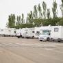 "Es la sexta o séptima vez que nos pasa": 80 caravanas acampan en un campo de rugby justo antes de que se reanuden los entrenamientos