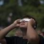 El Gobierno y la ONCE repartirán dos millones de gafas gratis para ver el eclipse de sol del próximo 12 de agosto