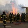 La realidad tras el impactante vídeo de unos bomberos franceses que ha dado la vuelta al mundo: "¿Héroe o temerario?"