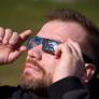 Consejos y recomendaciones para ver y disfrutar del eclipse solar en España con seguridad