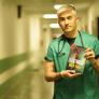Martín Torres, médico de urgencias y autor de 'La enfermera', el thriller del verano: "Mi peor pelea fue trabajando, me defendía de la agresión de un paciente"