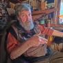Iván, 84 años, el pintor que lleva 40 años aislado en una cabaña: "La gente está mal porque no sabe vivir su mal momento. Un mal momento tienes que vivirlo"