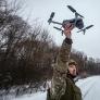 Ucrania combate con drones que siguen solos hasta el objetivo cuando Rusia les corta la señal: un humano elige el blanco y la máquina termina el trabajo