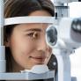El jefe de la empresa que fabrica el implante ocular aprobado en Europa avisa: "Es como mirar por una pajita al centro del campo visual"