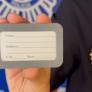 La Policía Nacional advierte del peligroso error que cometen muchas personas al colocar estas etiquetas en sus maletas