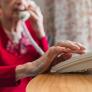 Una mujer de 98 años se pasa 45 días sin línea telefónica por culpa de la operadora: "No hicieron nada hasta que no hicimos público el problema"