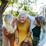 Jane, la abuela de 81 años que vive sola en una caravana en el jardín de su hija: "Es el paraíso en la Tierra"