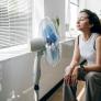 "Ventilación por presión negativa": la técnica de los bomberos que refresca tu casa más que pegar el ventilador a la ventana