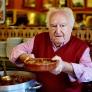 Amadeo, el tabernero de 97 años que sigue al pie del cañón en Madrid: "Estoy enamorado de ser tabernero"