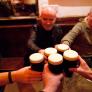 Un grupo de turistas se fue sin pagar la cuenta de un pub de Irlanda hace más de una década y ahora han saldado su deuda: "Perdonad que haya tardado tanto"