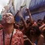 La pregunta que la Tomatina no responde: cuántos litros de agua cuesta limpiar Buñol tras lanzar 150.000 kilos de tomate