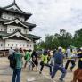1.800 personas tiran a mano de un castillo de 360 toneladas para devolverlo a su sitio: "No hay ninguna otra oportunidad de tirar de un castillo"