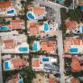 Un pueblo de Cantabria vigila con drones el agua de las piscinas y ya ha abierto expedientes que llegan a 3.000 euros