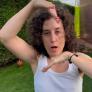 Intenta explicarle a su madre qué es "farmear aura" y sale mal: "Hacer el tonto de toda la vida"