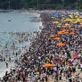 Ni Benidorm ni Cádiz: la playa más abarrotada del mundo concentra 200.000 bañistas en menos de dos kilómetros