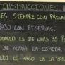 El cartel de la entrada de un bar arrasa por las instrucciones que da a sus clientes: "Si vives con prisas, este no es tu local"