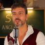 Miles de 'me gusta' por defender el castellano frente a los anglicismos: "Destruimos el lenguaje de Cervantes"