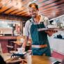 La respuesta de un hostelero al comentario racista de un cliente contra un camarero es digna de estrella Michelin