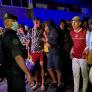 Comienza el traslado de los migrantes desde las playas al puerto de Ceuta