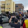 Cargas policiales y altercados en Ceuta tras el ataque al coche de una diputada en una protesta contra activistas