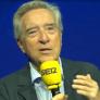 Iñaki Gabilondo se despide del aniversario del 'Hoy por hoy' de la Cadena SER con un emotivo gesto: besa el micrófono antes de irse