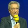 Iñaki Gabilondo se despide del aniversario del 'Hoy por hoy' de la Cadena SER con un emotivo gesto: besa el micrófono antes de irse