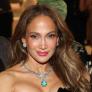 El 'momentazo' de Jennifer Lopez bailando y desfilando para 'Vogue' que ha hipnotizado a internet