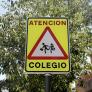 Ya es oficial: desde el 1 de octubre los Ayuntamientos podrán prohibir circular y aparcar en la puerta de los colegios y estas son las ciudades que ya lo hacen