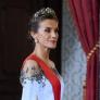 Letizia se viste de reina en la cena de gala a los Macron: vestido azul y su tiara favorita, una diadema de origen controvertido que no pertenece a las joyas de pasar