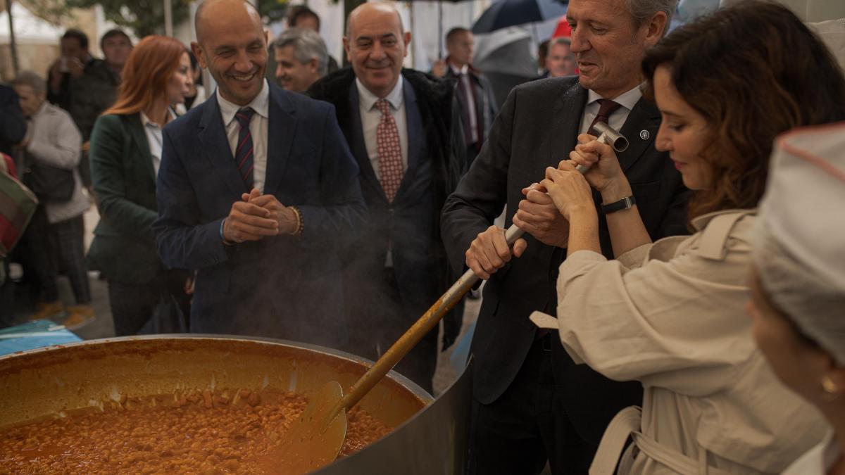 La Xunta de Rueda choca con la  libertad  de Ayuso: de las multas a comercios a quién paga el abono