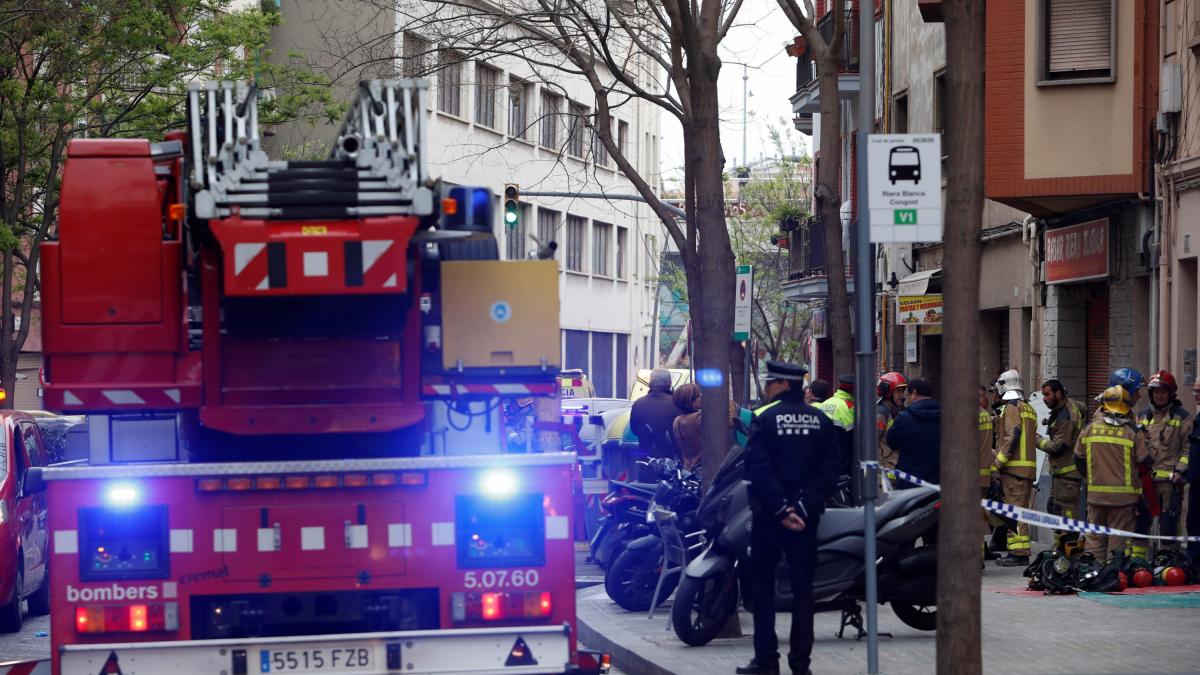 Una mujer y sus dos hijos menores mueren en un incendio en L'Hospitalet
