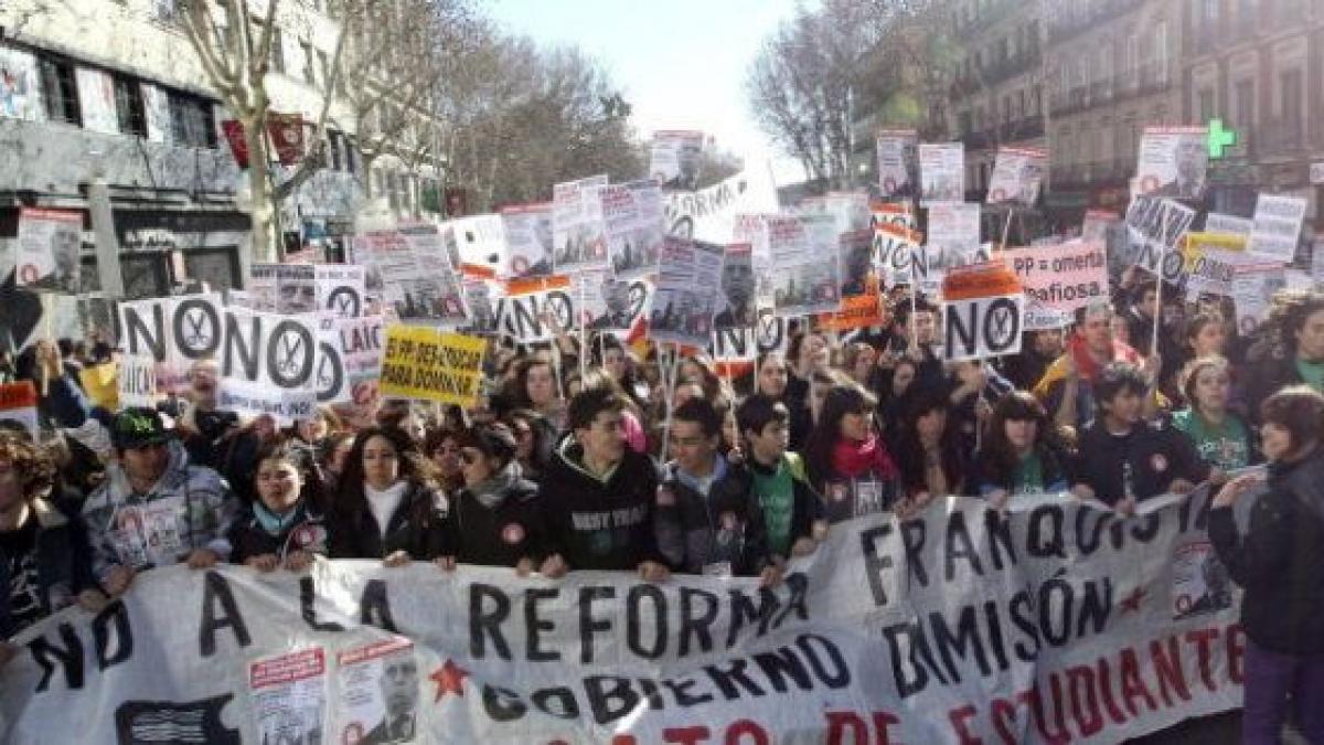 Miles de estudiantes se manifiestan contra la reforma educativa y los ...