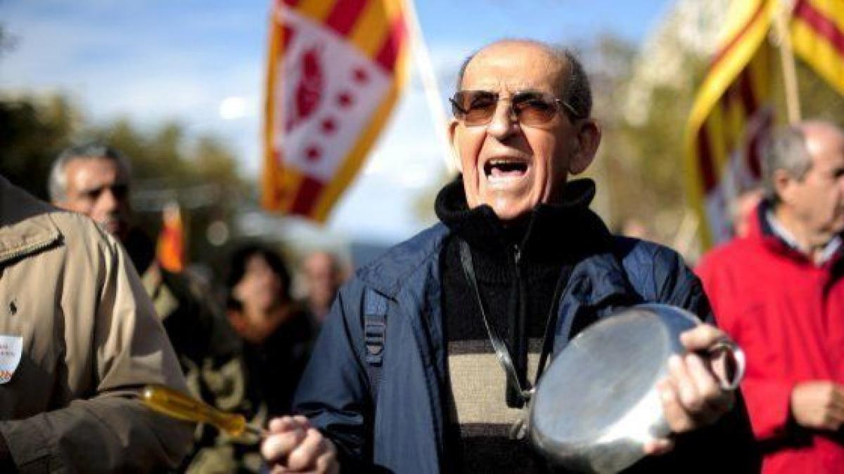 Miles de personas protestan en Barcelona contra la austeridad