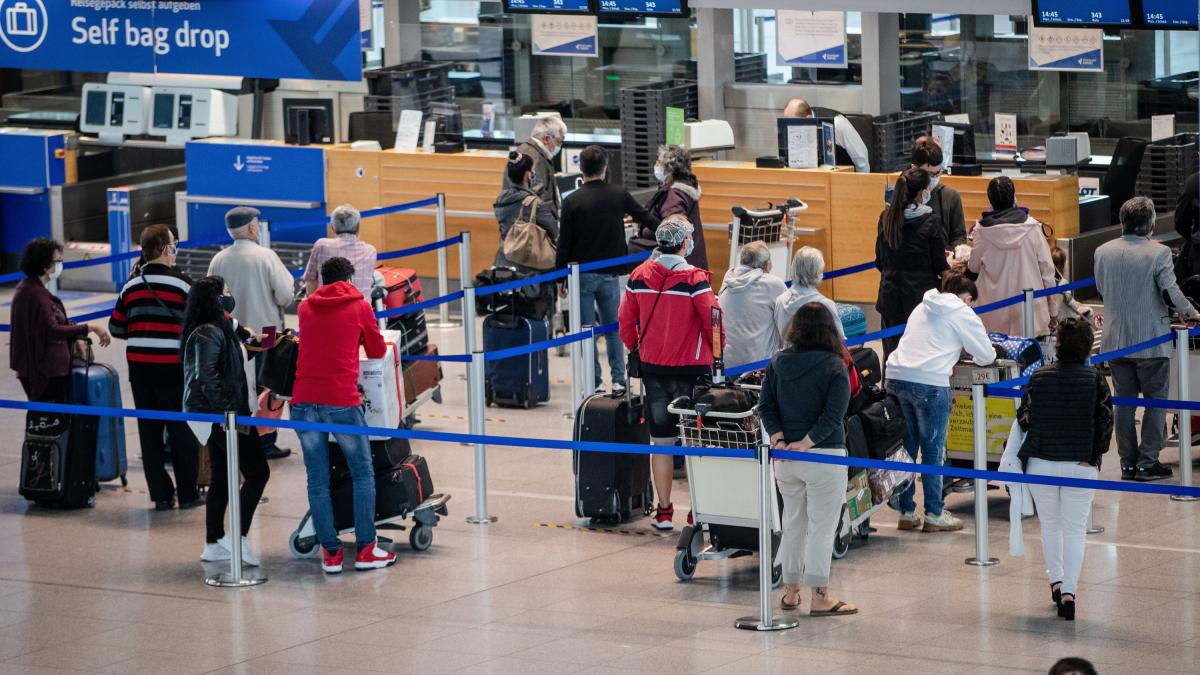 Bruselas apremia a los países de la UE a reabrir su frontera interior ...