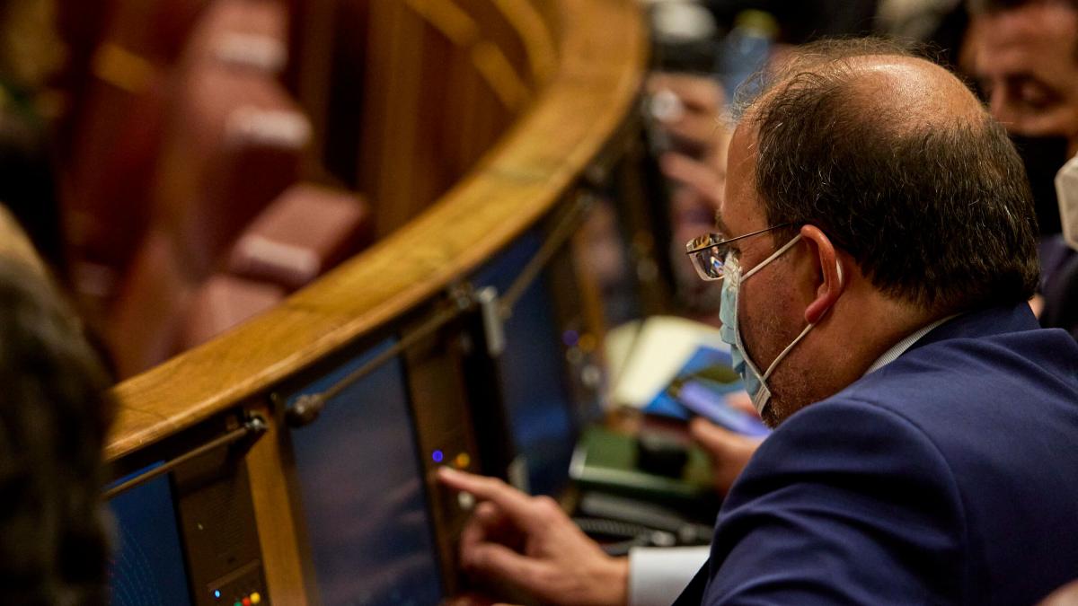 Alberto Casero vuelve por sus fueros: se equivoca de botón y apoya que ...