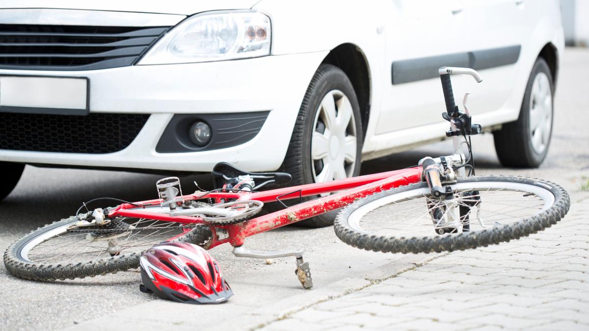 Un conductor se da a la fuga tras atropellar a un ciclista en Huelva