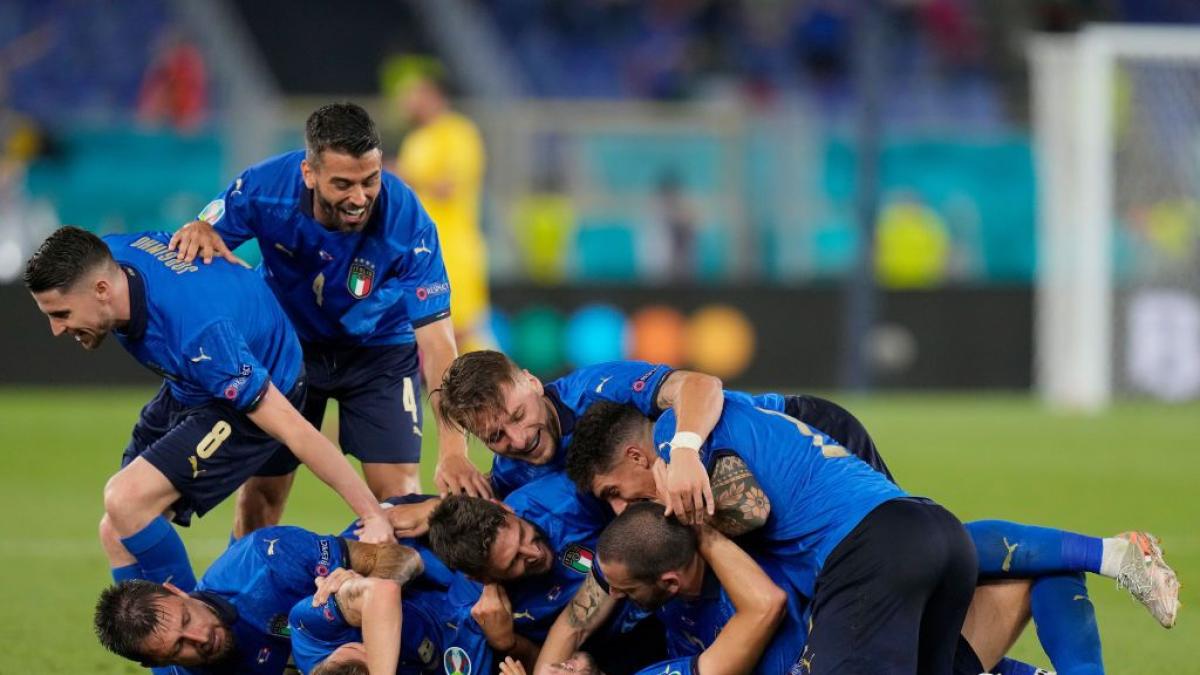 Italia se mete en octavos de la Eurocopa tras arrasar contra Suiza