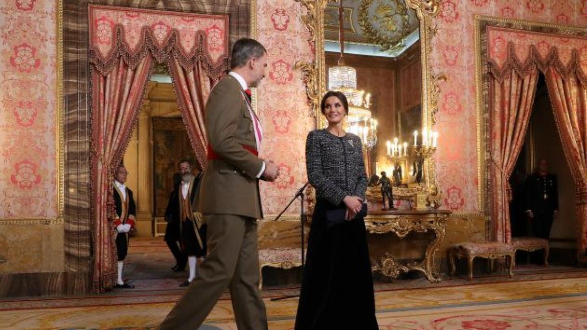 El rey reivindica la bandera como símbolo 'de todos' y de 'unidad'