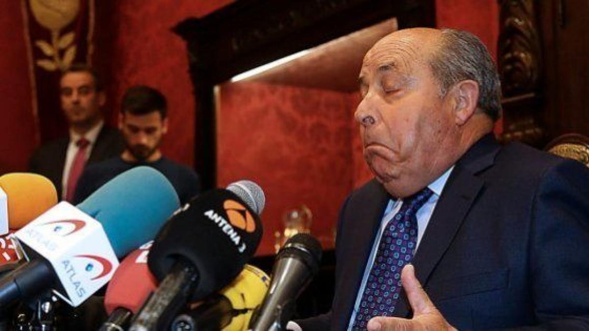 El PP pide al alcalde de Granada que dimita y él se niega