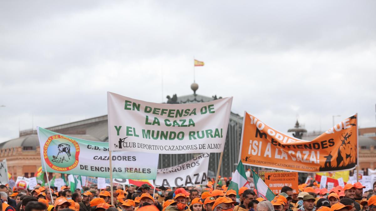 Miles de personas se manifiestan en Madrid 'en defensa del mundo rural'