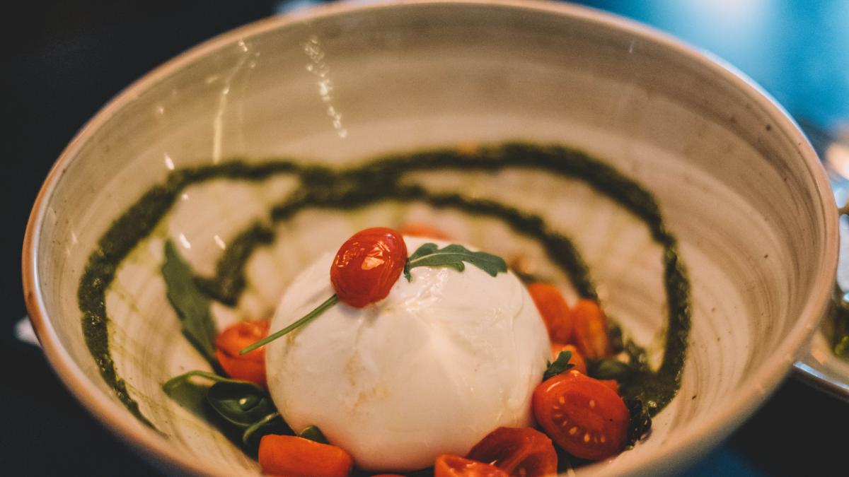 Ana Luzón desmonta el mito de la ensalada ligera: "Un plato con burrata puede ser perfectamente saludable, aunque tenga más calorías"