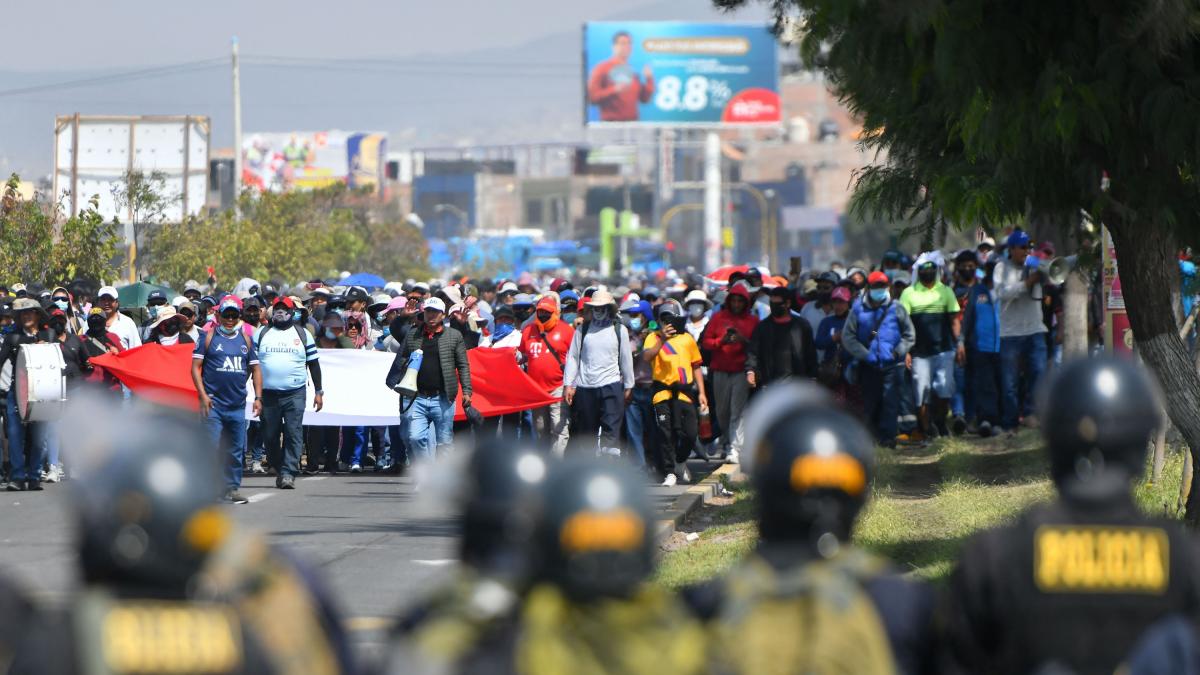 El Gobierno de Perú declara el estado de emergencia en todo el país ...